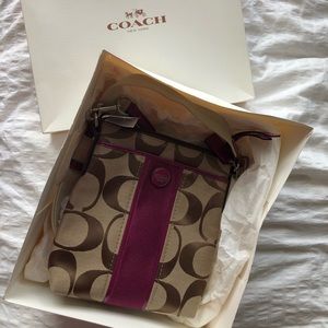 Coach Bags - Coach Signature Swingback purse handbag Coach Bags - Coach Signature Swingback purse handbag